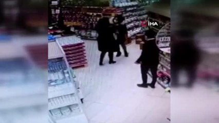 Süper markette kadınların kavgası kameraya yansıdı