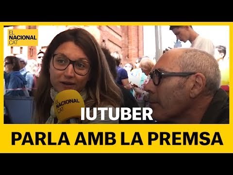 L' Iu-Tuber parla amb la premsa
