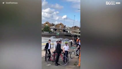 La rupture d'une canalisation inonde une route londonienne