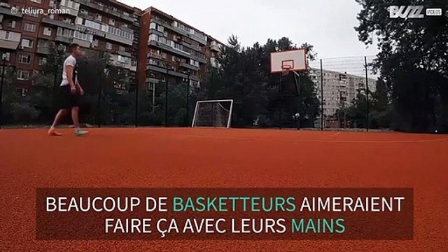 Cet homme marque un incroyable panier avec ses pieds