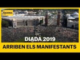 Els manifestants comencen a omplir la Plaça Espanya