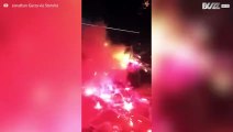 Fuoco d'artificio esplode dentro un'auto