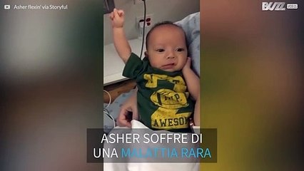 Bambino mostra braccio alla madre
