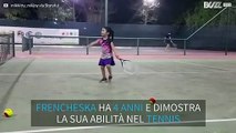 Bimba di 4 anni si dimostra asso del tennis