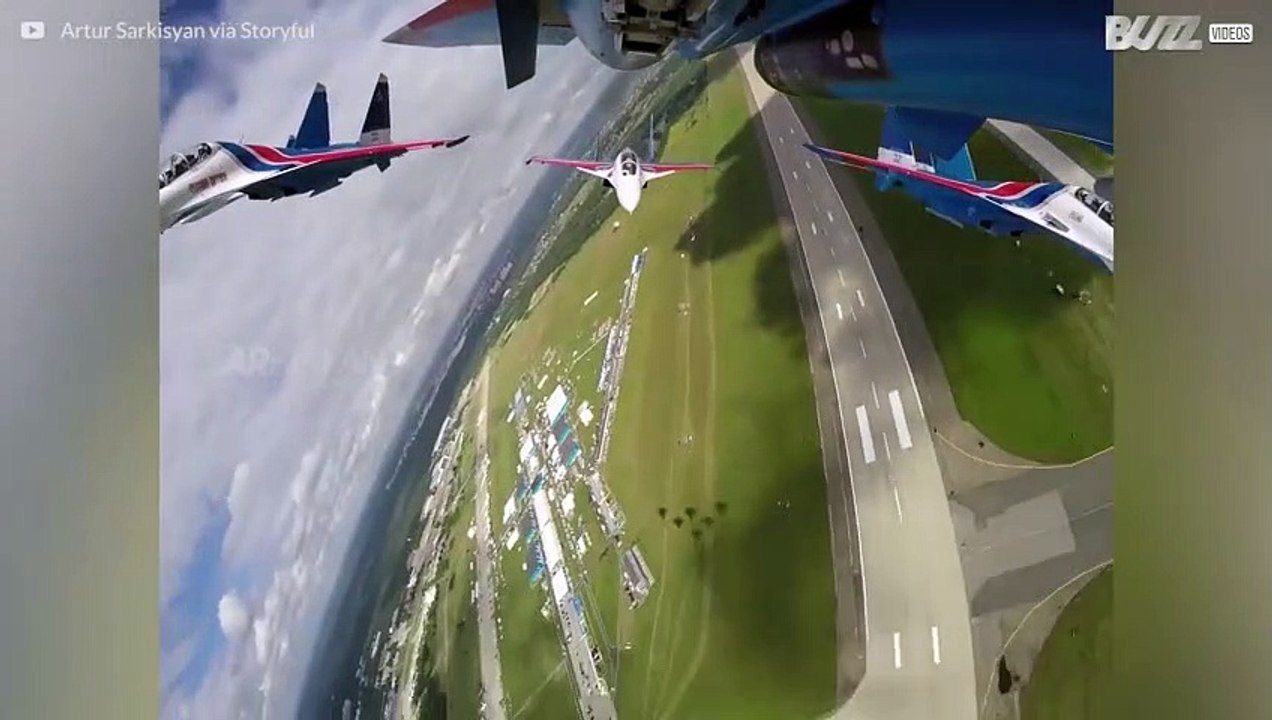 Jet acrobatico filmato da un drone!