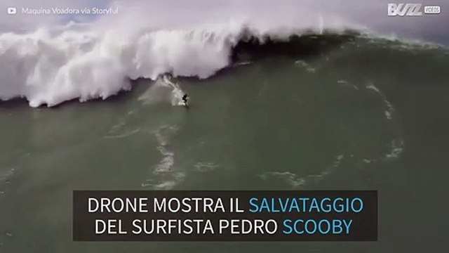 Drone riprende il turbolento salvataggio di Pedro Scooby a Nazaré