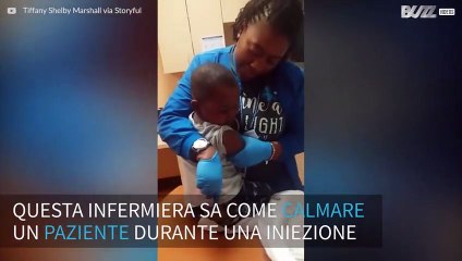 Infermiera  calma un bambino durante un inniezione... con 5 dollari!