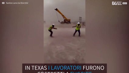 Lavorare nel mezzo di una tempesta di sabbia