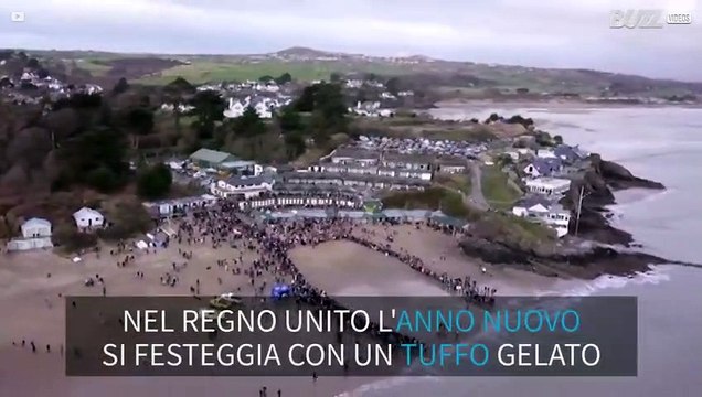 Un tuffo nelle acque del Regno Unito per l'anno nuovo