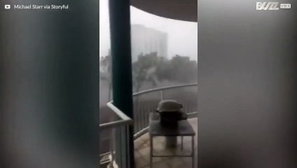 Violenta tempesta distrugge balcone in Australia!