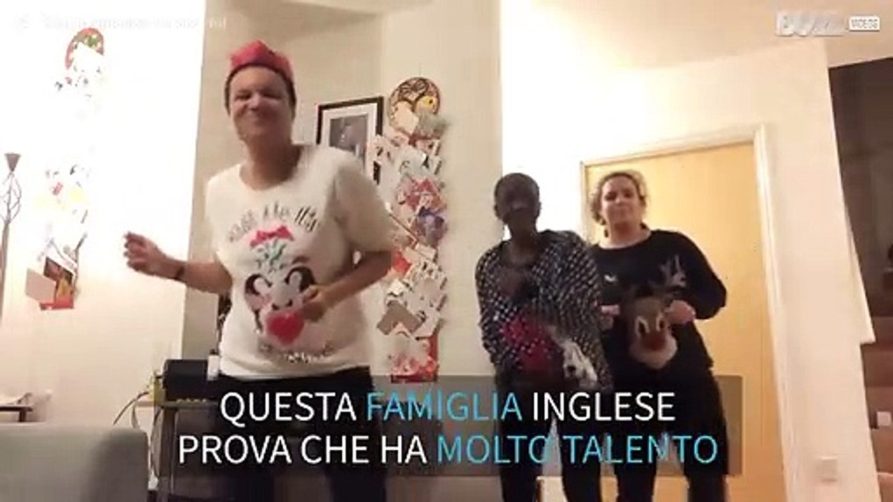Divertente ballo natalizio a suon di funk e soul