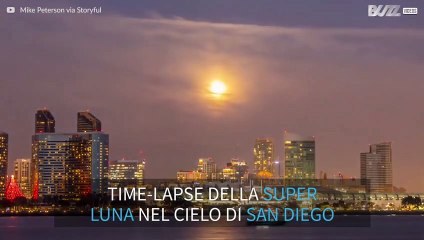 Super luna illumina la prima notte dell'anno