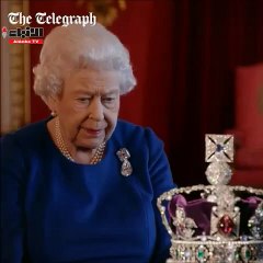 الملكة إليزابيث التاج الإمبراطوري له ثقل يكسر الرقبة