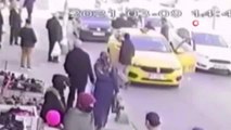 'Taksi ilerlemiyor' deyip hem şoförü hem yanındaki kadını dövdü