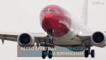 Momenti di panico per l'atterraggio d'emergenza a Birmingham