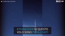 Passeggeri di un volo Delta assistono al lancio del razzo Falcon Heavy