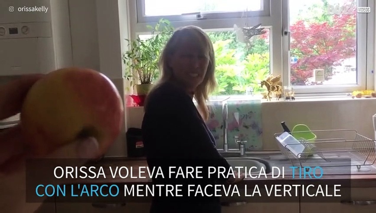 Lanciare con l'arco e la freccia... usando i piedi?!