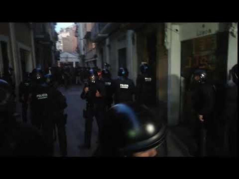 Tensió entre Mossos i manifestants pels carrers de Gràcia