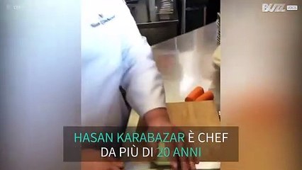 Chef turco taglia le verdure bendato in modo impeccabile!