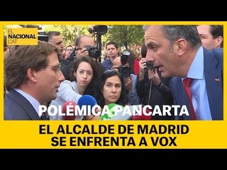 El alcalde de Madrid se enfrenta a Vox por una pancarta que niega la violencia de género