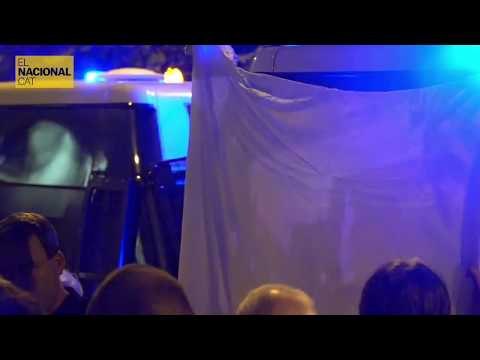 Pluja de confeti i projeccions de l’1-O davant la Guàrdia Civil a Gràcia