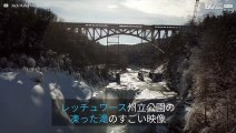 ニューヨークの凍った滝のドローン映像