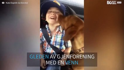 Denne hunden er veldig glad for å se eieren sin