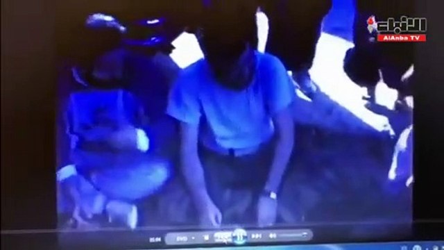 الأمين العام لحزب الله اللبناني السيد حسن نصر الله وهو يشارك قادة في الحزب مبارة لكرة القدم