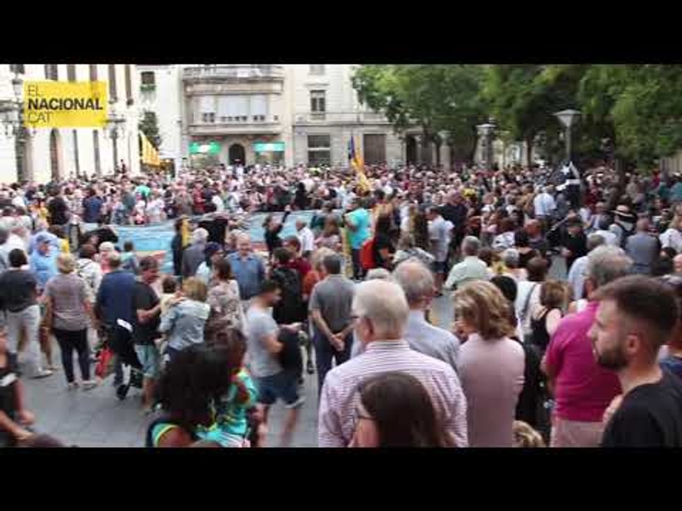 Es comença a omplir la plaça Sant Roc de Sabadell en suport als CDR detinguts