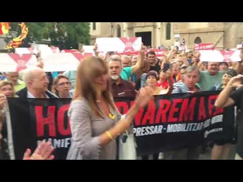 Laura Borràs arriba a la manifestació de Sabadell per exigir la llibertat dels CDR detinguts