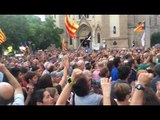 Els manifestants canten 'Els Segadors' a Sabadell