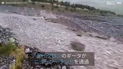 岩の川を作り出したニュージーランドの豪雨