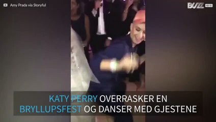 Katy Perry overrasker en bryllupsfest i Missouri