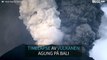 Utrolig time-lapse video viser askeskyer som kastes ut av vulkanen Agung.