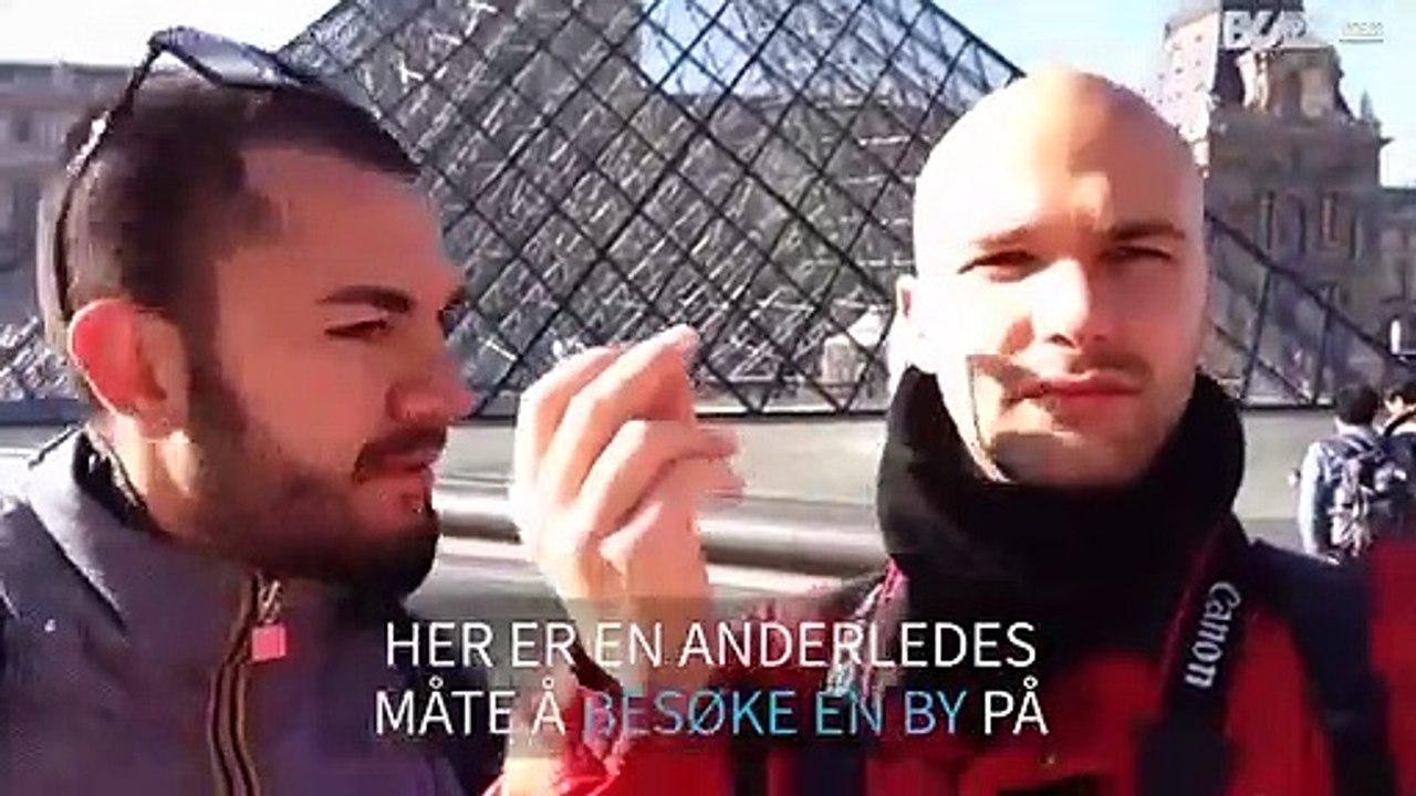 Turister 'teleporterer' gjennom Paris
