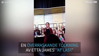 Flicka chockar publiken med sin otroliga version av 'At Last'