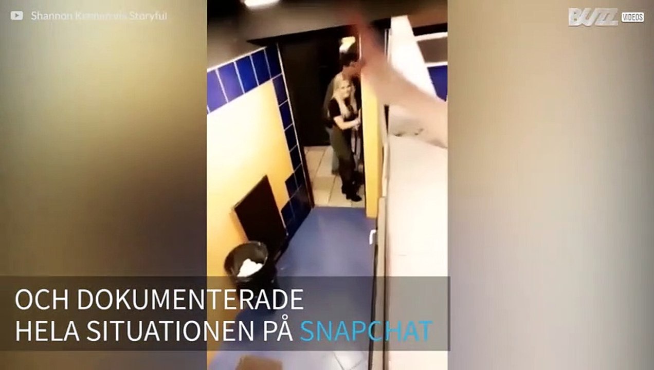 Tjej snapchatade ögonblicket som hon räddades från toaletten