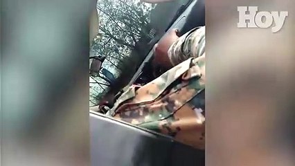 Captado en video cómo miembros del Ejército persiguen y tirotean una yipeta