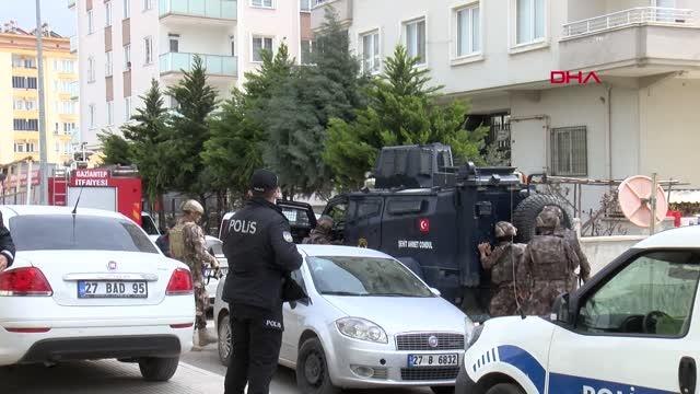 GAZİANTEP Eşi ve çocuklarını rehin alıp, intihara kalkıştı