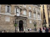 Retiren la pancarta dels presos al Palau de la Generalitat