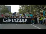 La manifestació pel clima avança pel Passeig de Gràcia de Barcelona