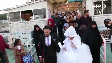 حفلات زفاف على زوارق عند ملتقى دجلة والفرات