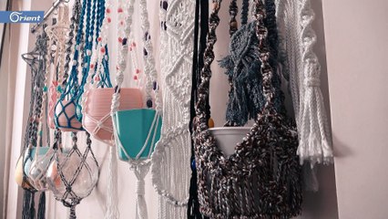 أم أنس تحيي حرفة النسج بالخيط و مهارتها تفتح أبواب الرزق