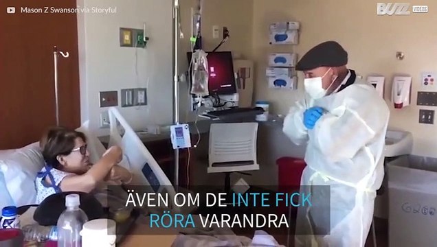 Ett par kramas på ett unikt sätt