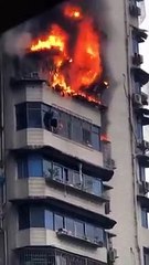 Shanghaiist - Man narrowly escapes certain death in