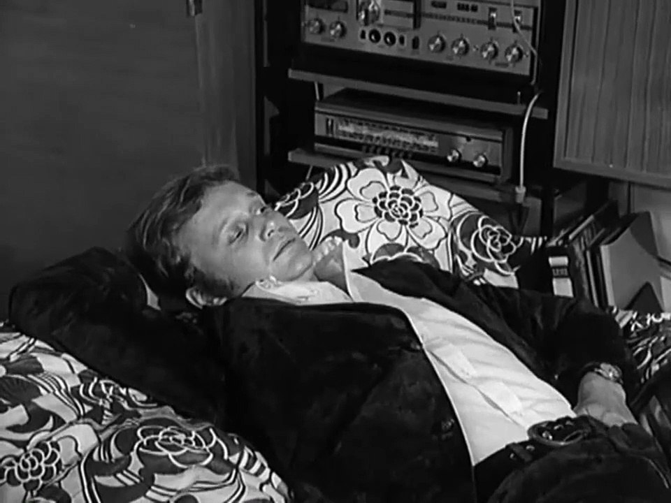 Der Kommissar, Staffel 4, Folge 2  Als die Blumen Trauer trugen part 1/2