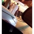 سائق وايت باكستاني يعتدي على سعودي بوحشية ويركله
