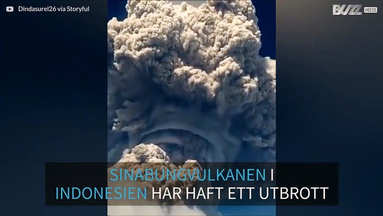 Enormt askmoln reser sig över Sinabungvulkanen i Indonesien