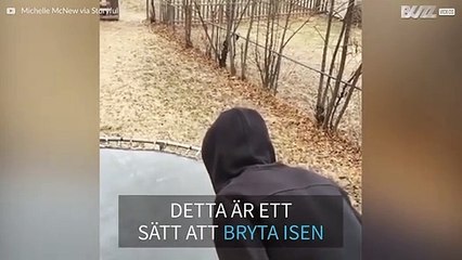 Vad händer om man hoppar på en isbelagd trampolin?