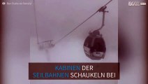 Starke Winde bringen die Seilbahn und Kabinen heftig ins schaukeln